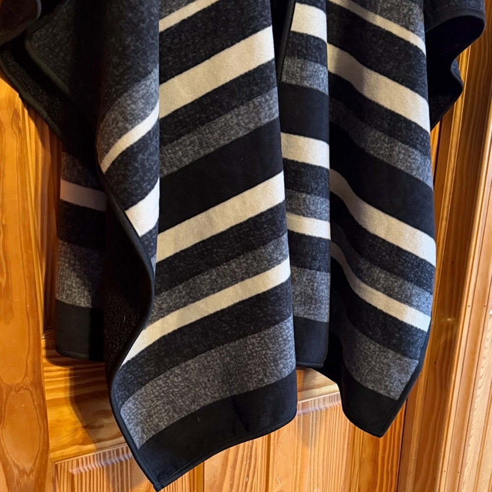 Ike Behar Womens Reversible Fashion Wrap Black/Gray/Beige Plaid One Size NWT - Picture 5 of 6